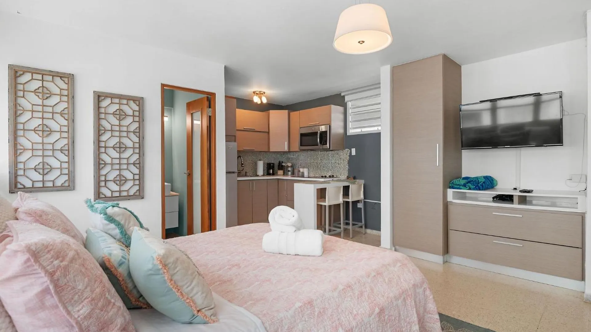 Modern & Cozy Studio In The Heart Of Isla Verde San Juan 0*,  Puerto Rico